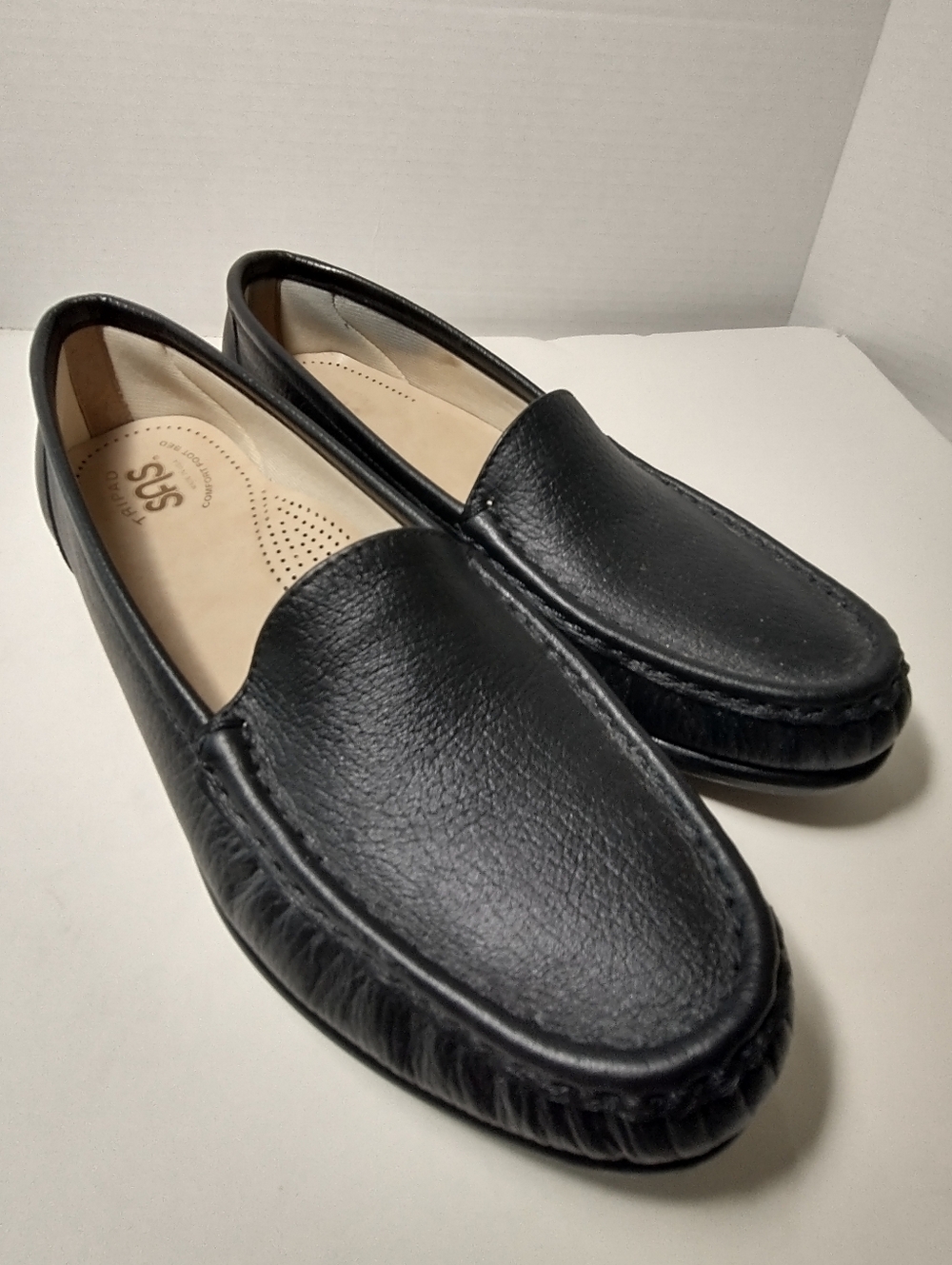 LIKE NEW SAS Simplify Black Leather Slip-On Moccasin Loafers, Size 9N